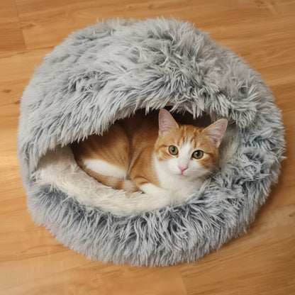 Niche pour chat ultra moelleux gris avec un chat