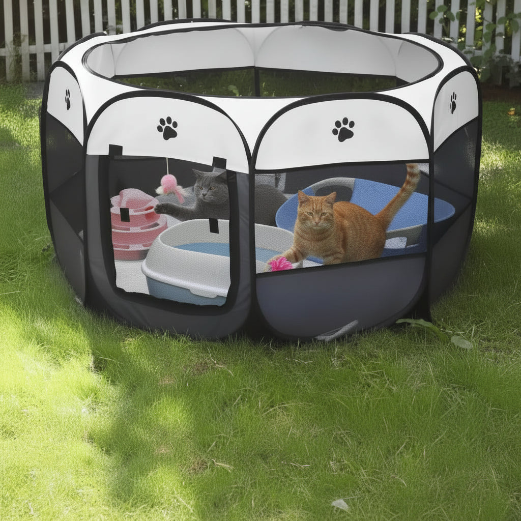 Parc pour chat grand espace poser dans l'herbe