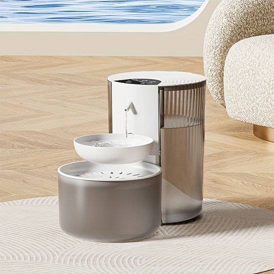 Fontaine-a-eau-chat-dans-le-salon