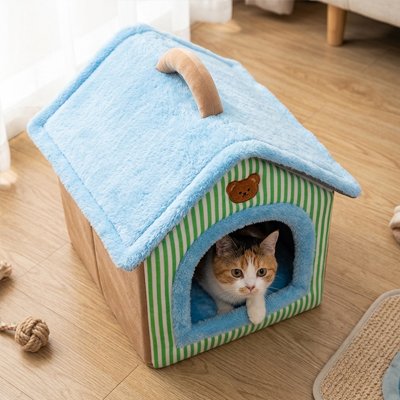 Maison-pour-chat-dans-le-salon